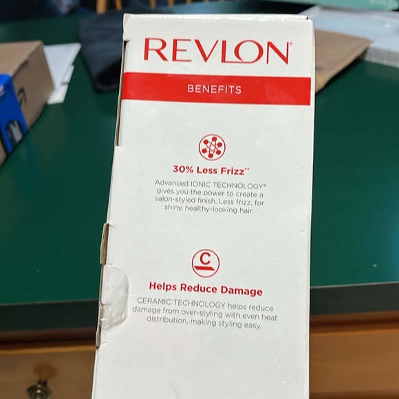 NIB Revlon One-Step Hair Dryer And Volumizer Hot Air Brush - Picture 2 of 5